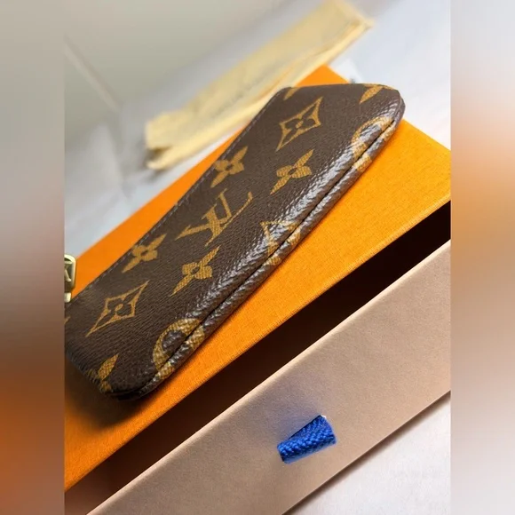 Louis Vuitton Monogram Key Pouch - Picture 8 of 16